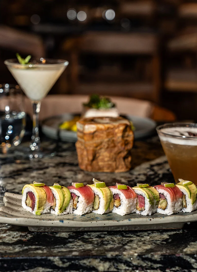 Access to 5+ restaurants